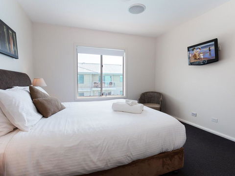 245 'Pacific Blue', 265 Sandy Point Rd - Air Conditioned Unit With Resort Facilities And Linen Supplied - Perth Resorts 2