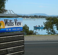 26 Wallis View - Opposite the Lake - 3 Bedroom Apartment - Sleeps 8 - Accommodation Perth