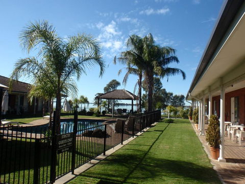 CAPRICORN MOTOR Inn - Perth Resorts 0