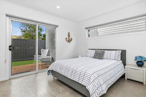 CASA EMEC- PETS WELCOME Luxury, Aircon, Walk To The Shops And Beach! Outdoor Shower And Garage Parking - Perth Resorts 3
