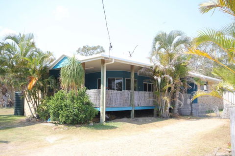 CASTAWAY BEACH HOUSE- NO Parties - NO Pets - Perth Resorts 0