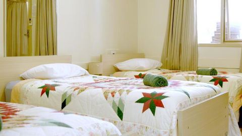 CATALINA Lake-front RETREAT - Perth Resorts 3