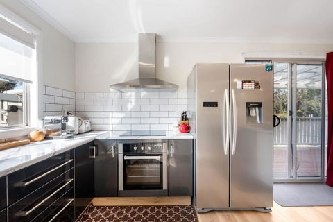 Coastal Retreat By The Beach - Accommodation Perth 4
