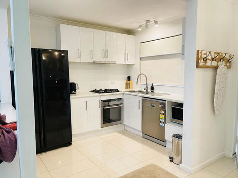 D101 Charming Apartment- Free Parking - Accommodation Perth 1