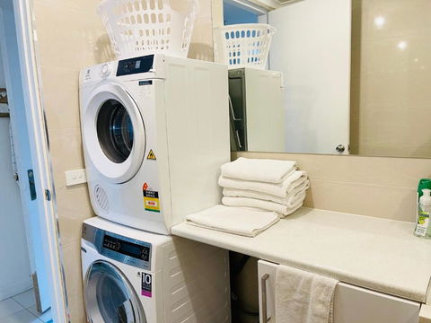 D101 Charming Apartment- Free Parking - Accommodation Perth 3