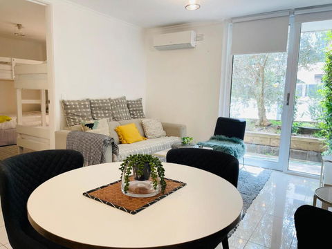 D101 Charming Apartment- Free Parking - Accommodation Perth 0