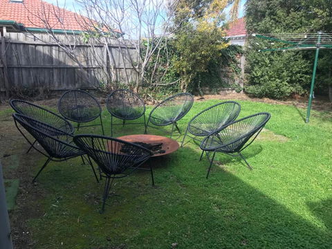 D108 Fantastic Sun Crescent Gathering - Accommodation Perth 2