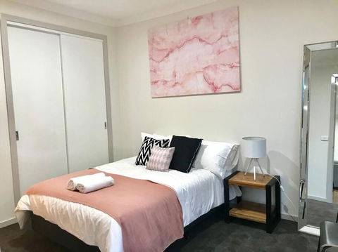 D112 Braybrook Central Stay-Great Getaway - Accommodation Perth 0
