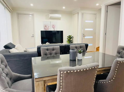 D112 Braybrook Central Stay-Great Getaway - Accommodation Perth 3