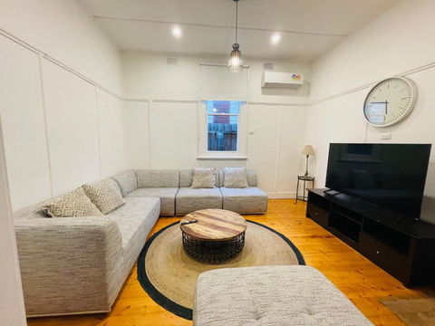 D114 Victorian Central Stay - Accommodation Perth 0