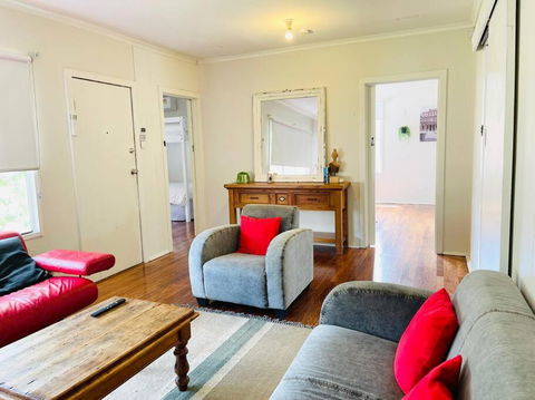 D122 Lovely London Home - Accommodation Perth 0
