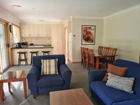 DELANY VILLAS BRIGHT - Spa Luxury On Delany Avenue - Accommodation Perth 0