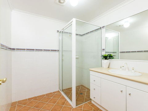 3 'Peninsula Waters', 2-4 Soldiers Point Rd - Beautiful Air Conditioned Unit With Pool, Lift & WIFI - Accommodation Perth 2