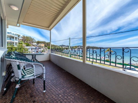 3 'Sunset' 11 Victoria Parade - Stunning Unit Right Across From The Water - Accommodation Perth 3