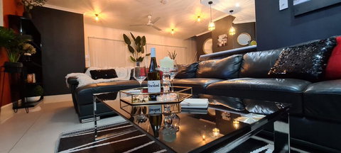 3 BEDROOM CITY ESCAPE - CHAMPAGNE STAYS Darwin - Perth Resorts 0