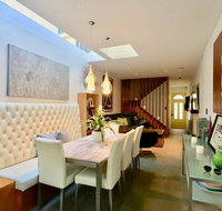 3 Storey Home Close Walk to Fox Studios SCG  City - Accommodation Perth