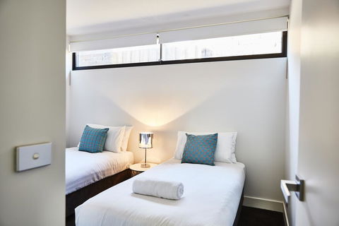 3-Bed House With Rooftop And Parking Near Yarra Park - Accommodation Perth 3
