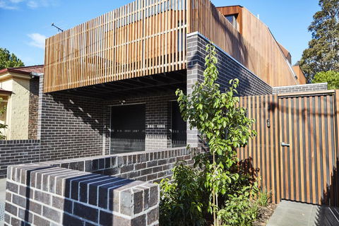 3-Bed House With Rooftop And Parking Near Yarra Park - Accommodation Perth 0