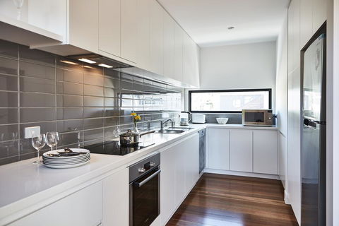 3-Bed House With Rooftop And Parking Near Yarra Park - Accommodation Perth 2