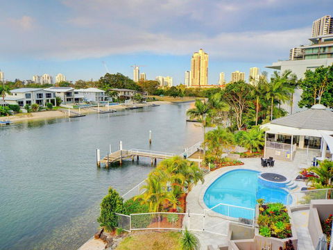 3br Broadbeach Lakefront Apartment - Accommodation Perth 1