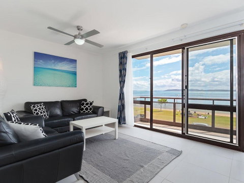 4 'Collendina', 19 Kurrawa Close - Fantastic Water Views And Sea Breezes - Accommodation Perth 1