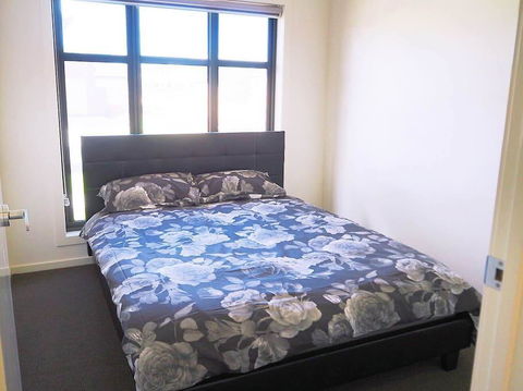 5 Bed 2 Bath Big House - Accommodation Perth 2