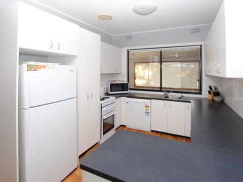 59 Wharf Street Opposite Bowling Club - Accommodation Perth 1