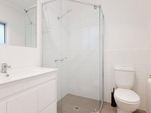 5B BENT STREET - LARGE HOUSE WITH DUCTED AIR CON, WIFI & FOXTEL - Perth Resorts 3