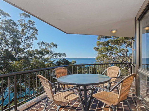6 'Skyline' 12 Thurlow Avenue - Foxtel & Aircon - Accommodation Perth 0