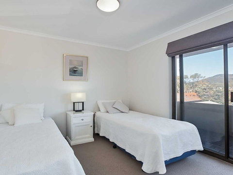 6 'Skyline' 12 Thurlow Avenue - Foxtel & Aircon - Accommodation Perth 1