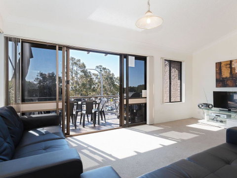6 'Tradewinds' 110 Victoria Parade - Excellent CBD Location With Water Views - Accommodation Perth 2