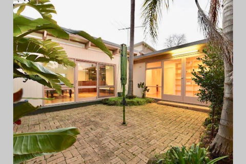 6 Bedroom Beautiful And Comfy Family House - Accommodation Perth 3