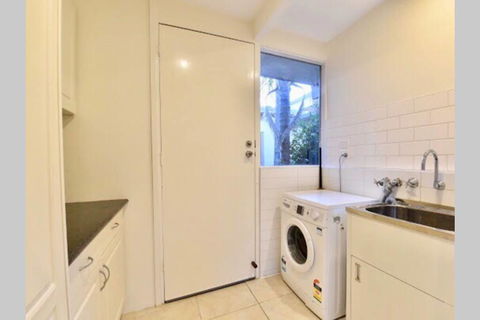 6 Bedroom Beautiful And Comfy Family House - Accommodation Perth 2