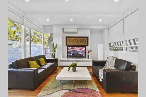 6 Bedroom Beautiful And Comfy Family House - Accommodation Perth 0