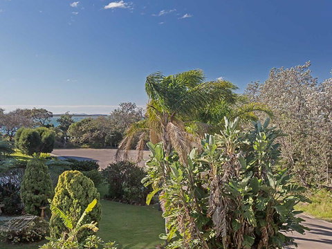 7 'Amaroo' 8 Ondine Close - Fantastic 2 Bedroom Unit So Close To The Waters Edge - Accommodation Perth 3