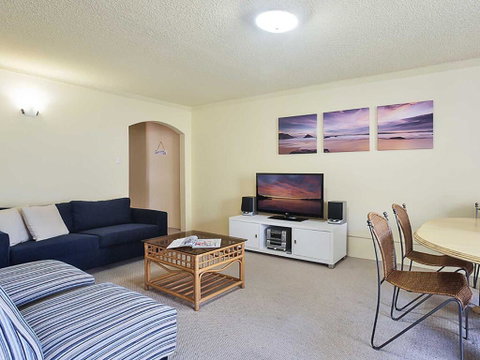 7 'Amaroo' 8 Ondine Close - Fantastic 2 Bedroom Unit So Close To The Waters Edge - Accommodation Perth 2