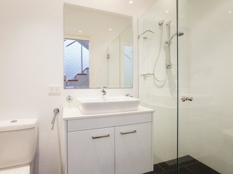 7 Judith Street - Stunning Duplex With Ducted Air - Accommodation Perth 3
