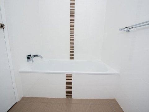 73 'Bay Parklands', 2 Gowrie Avenue - Solar Heated Pool, Spa, Tennis Court & Views - Accommodation Perth 3