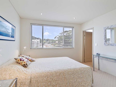 8 'Carrington' 15 Government Road - Spacious Unit With Air Conditioning And Lift - Accommodation Perth 1