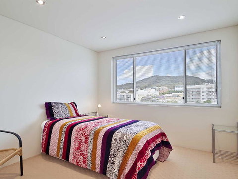 8 'Carrington' 15 Government Road - Spacious Unit With Air Conditioning And Lift - Accommodation Perth 2