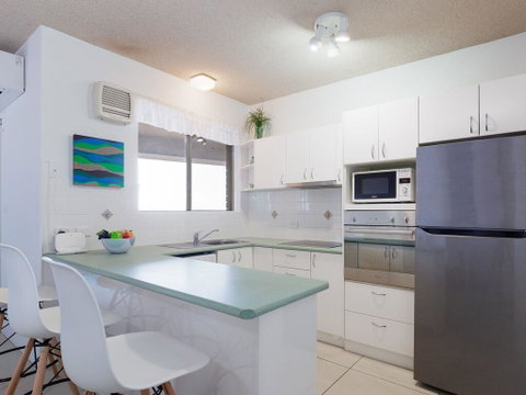 8 'Kiah' , 53 Victoria Parade - Stunning Water Views, WIFI & Air Con - Accommodation Perth 3