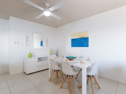 8 'Kiah' , 53 Victoria Parade - Stunning Water Views, WIFI & Air Con - Accommodation Perth 2