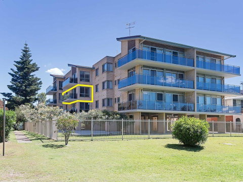 8 'The Helm' 22 Voyager Close - Hear The Waves From Shoal Bay Beach - Accommodation Perth 0