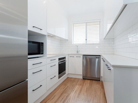 9 'Bronte Court', 17 Magnus Street - Renovated Unit With Filtered Views & Pool - Accommodation Perth 2