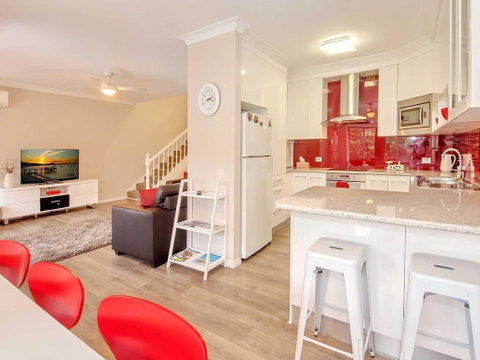9 'Bushmans', 24 Tomaree Street - Air Conditioned, Centrally Located To Town - Accommodation Perth 3
