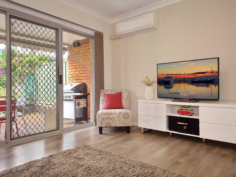 9 'Bushmans', 24 Tomaree Street - Air Conditioned, Centrally Located To Town - Accommodation Perth 1