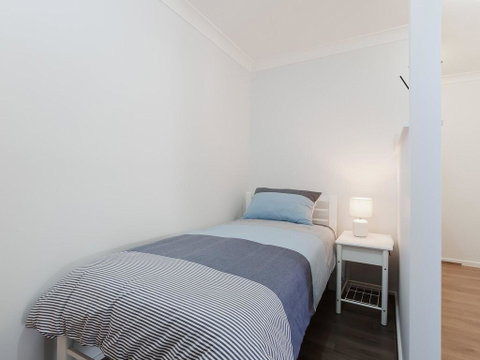 9 'Shoal Bay Beach Apartments' 2 Shoal Bay Road -air Conditioning And Complex Swimming Pool - Accommodation Perth 1