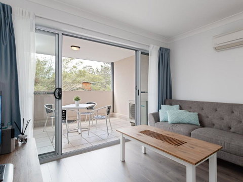 9 'Shoal Bay Beach Apartments' 2 Shoal Bay Road -air Conditioning And Complex Swimming Pool - Accommodation Perth 3