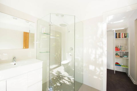 A Suite Spot In The Hills - Perth Resorts 2