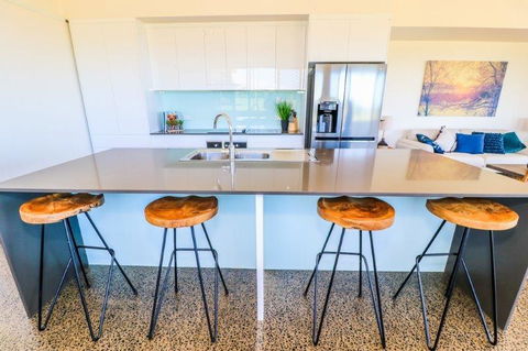 Absolute Beachfront & Secluded New Home - Perth Resorts 2